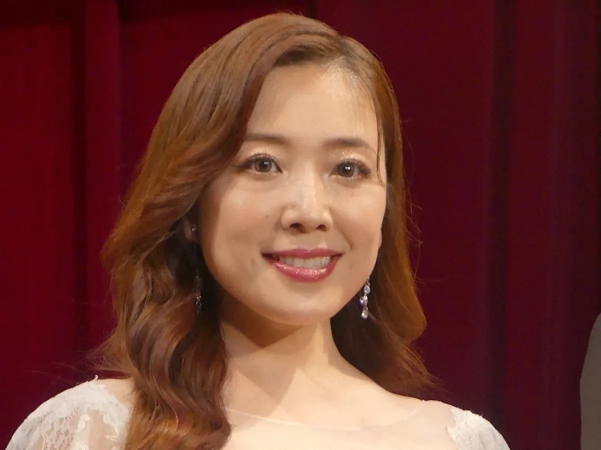 【記事全文】平原綾香、飛行機の隣に座った“酔っ払いおじいちゃん”の行動を投稿　「なぜか私の方に身体を向けて」 - スポニチ Sponichi Annex 芸能