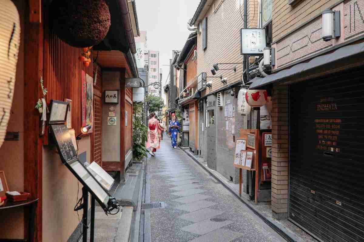 韓国人YouTuberが京都の飲食店“二重価格疑惑”を指摘→Xトレンド入りし炎上　店長は直撃に「完全否定」語った主張｜概要｜ニュース｜ピンズバNEWS