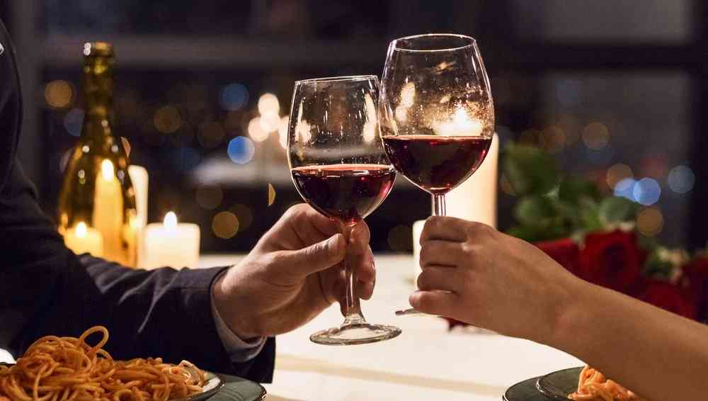 「見栄」「プライド」という答えも【デート代（食事代）は誰が払うべきか】ミドル世代への実態調査｜概要｜ニュース｜ピンズバNEWS