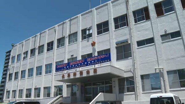 妹(14)に包丁振り上げ“殺人未遂”　無職の兄(18)を逮捕　目撃した伯父が取り押さえる　福岡・大牟田市｜FNNプライムオンライン