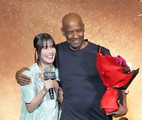 橋本愛「ダメ、ダメ。現実のものと思えず震えています」デンゼル・ワシントンに肩抱かれ声震える - シネマ : 日刊スポーツ
