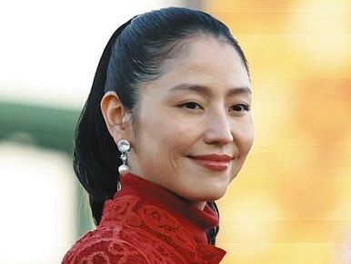 「この服どうなってるの？」長澤まさみ、大きな網目のメッシュドレス姿に「妖しい悪魔美」「人魚姫みたい」「現代のクレオパトラ」：中日スポーツ・東京中日スポーツ 