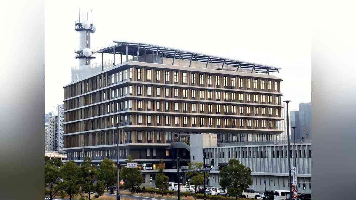 従業員の男性を全裸にしハーネス着用で電線渡らせる、容疑で夫婦逮捕…木刀殴打やバーナーの火噴射しけがも負わせる