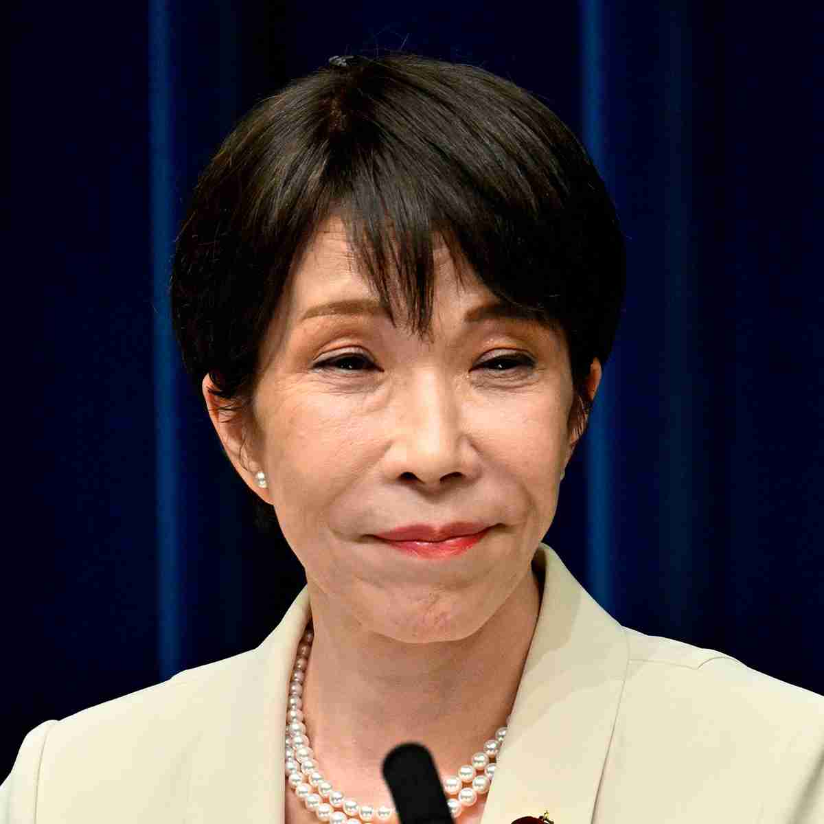 《頭にハエが…》高市首相会見の“闖入者”にネット騒然「どこから入ってきたのか」カメラマンも疑問に（女性自身） - Yahoo!ニュース