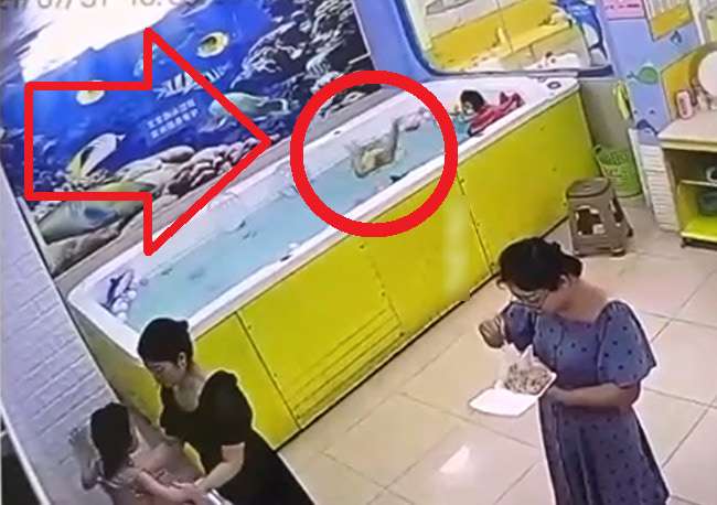 【閲覧注意】プールで母親が90秒、子供から目を離した結果・・・（動画あり） - ポッカキット