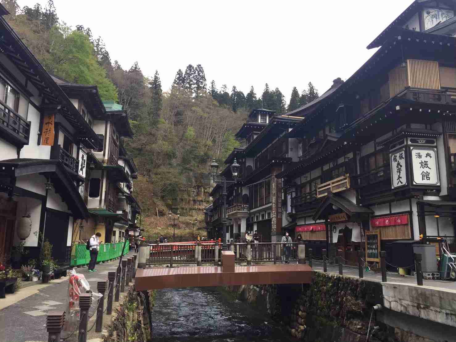 携帯に保存してある温泉街の画像を見せて下さい！♨️