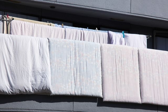 天日干しはNG!? 布団を干すときの新常識と上手な干し方 | 東京ガス ウチコト
