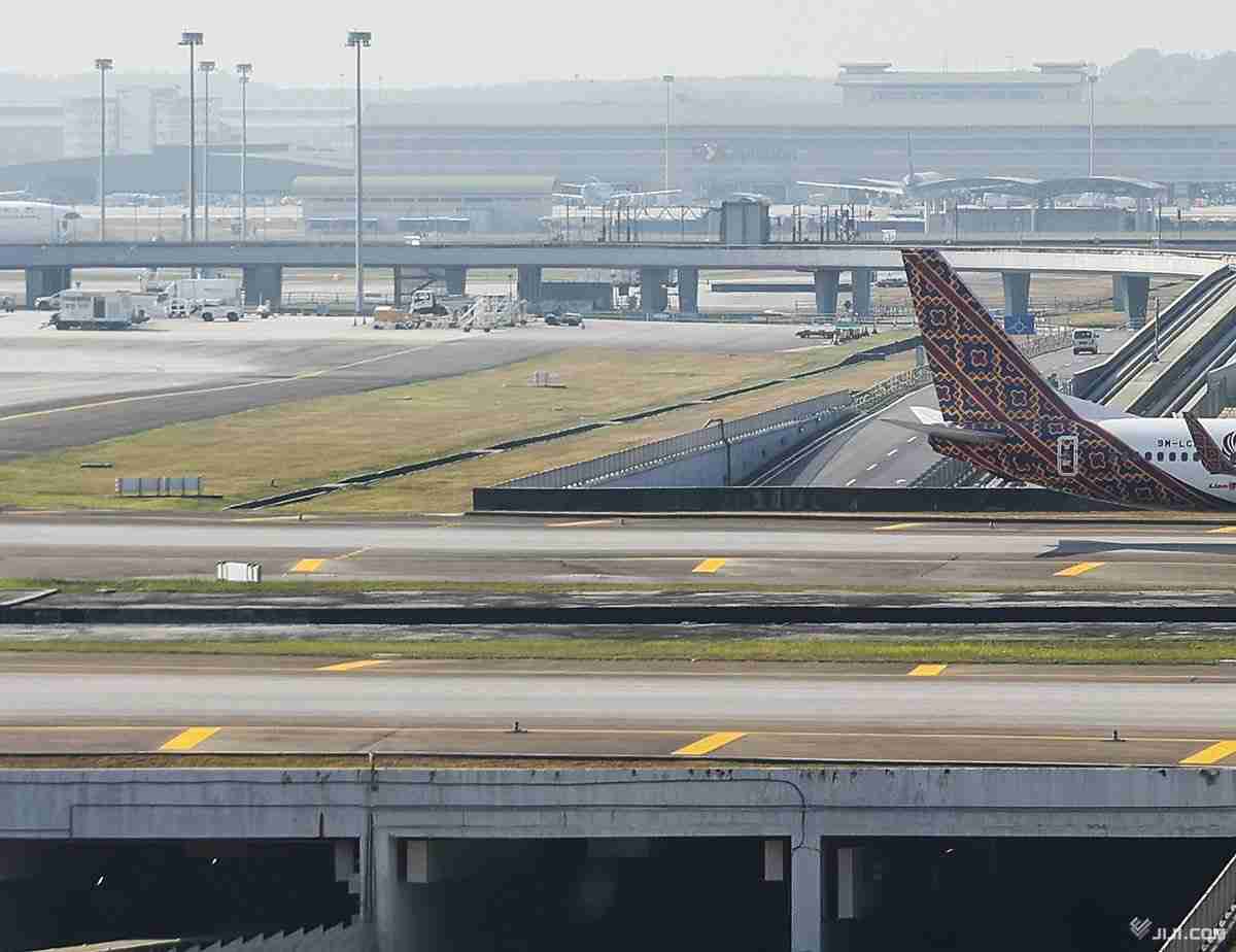東京発・旅客機の車輪格納部に若い男性とみられる遺体、死後3日経過か　マレーシア・クアラルンプール国際空港で異臭 | 文春オンライン