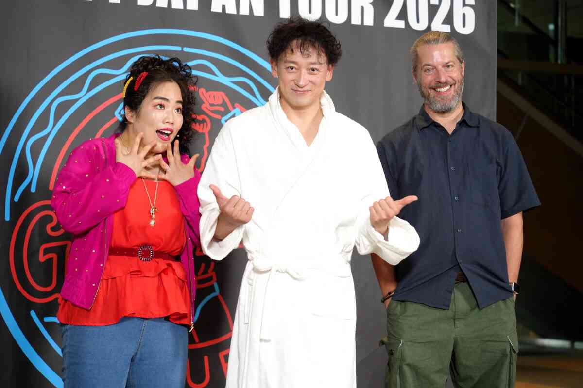 山本耕史、バスローブ姿で登場「風呂上がりみたいですみません」　日米合作ミュージカル「フル・モンティ」で全編英語＆肉体美披露