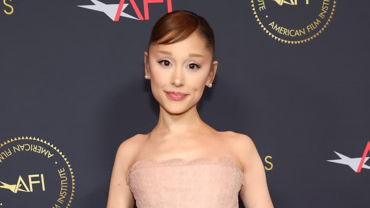 アリアナ・グランデ、ツアー終了後に活動休止へ　「終わらない批判」受け舞台も降板 - THR Japan