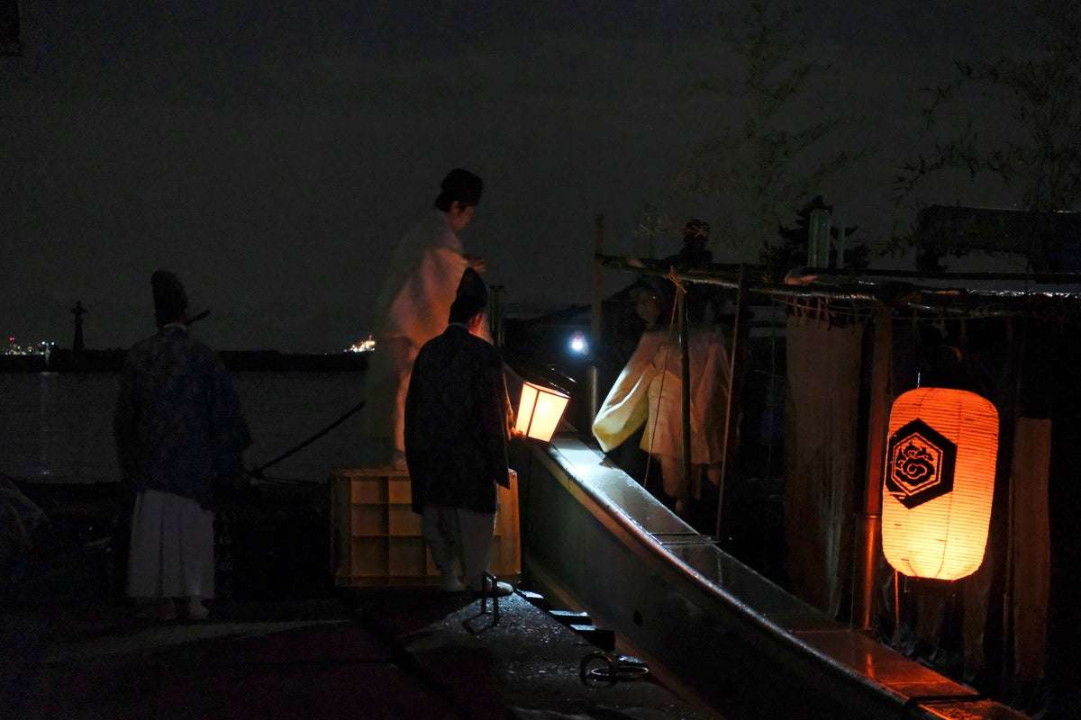 「お泊まりの方は朝まで明かりを消してください」午前2時に神を迎える、600年続く真夜中の神事は断絶の危機に立つ…この手で終わらせる?「住民ほぼ全員が氏子」の地域が選ぶ未来は