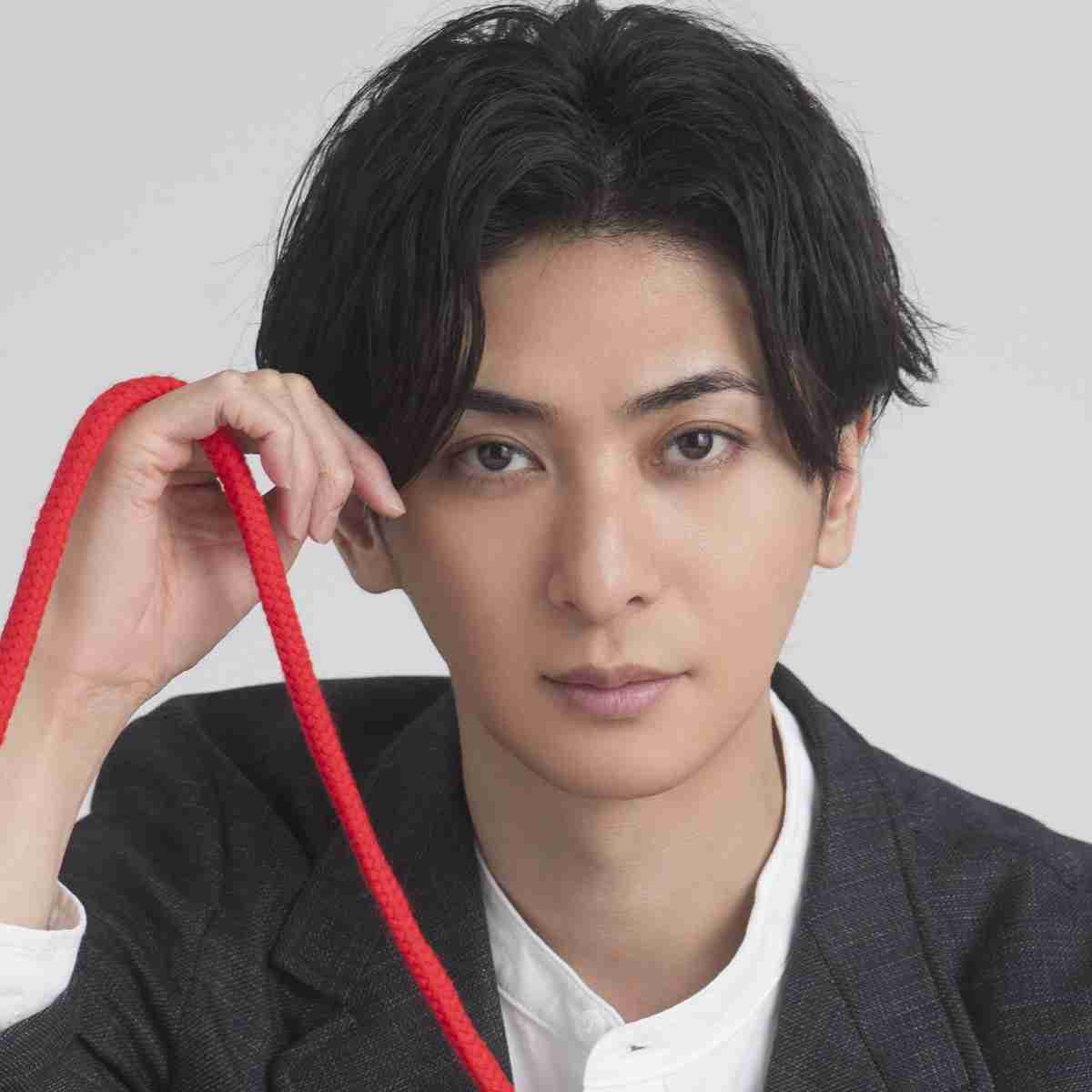 「ホテルの近くのチェーンの定食屋でご飯を」古川雄大　華やかミュージカルと裏腹な“意外な素顔”「以前は現場でも貝みたいに」（女性自身） - Yahoo!ニュース