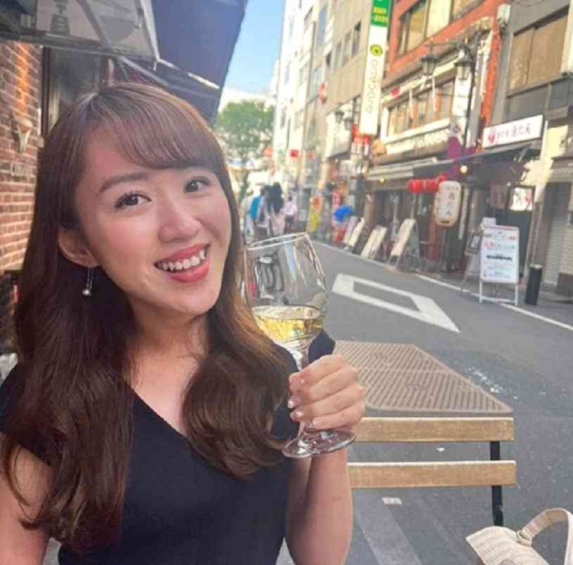 〈日経新聞女性記者がストーカー容疑で逮捕〉「会いたい」ハイヒールにくるくる巻き髪…逮捕されたのは元総理番のヤリ手女性記者（33）「ロマンスカー不倫」と「怪文書」“永田町禁断愛”と話題にも