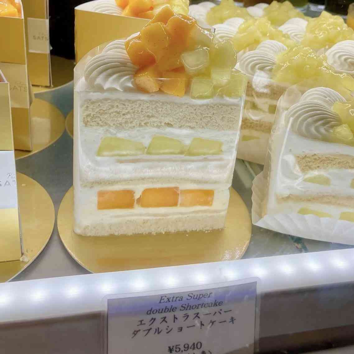東京のケーキ、ワンカット6,000円で衝撃「だれが考えたんだ、こんな小学生の考えた必殺技みたいな名前」「サイズもデカいんよ」