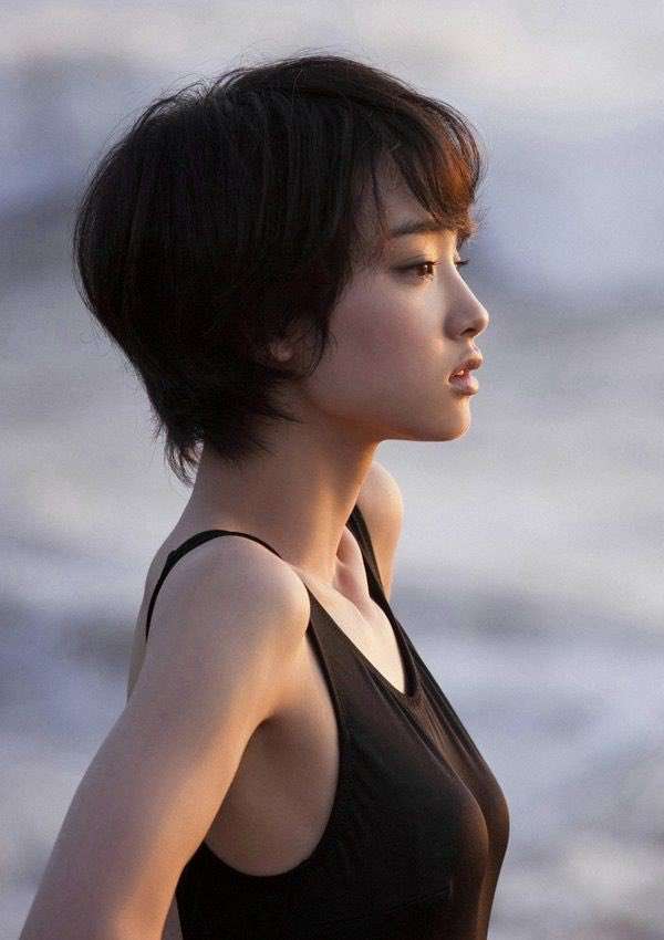 横顔が綺麗な有名人