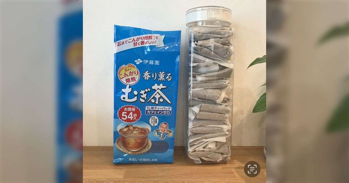 パックに水道水を入れて、冷蔵庫で色がついたら飲むという家に出会ってから他人の家の麦茶が飲めない→意外といることに驚きの声「水出しなんだが…」 - Togetter