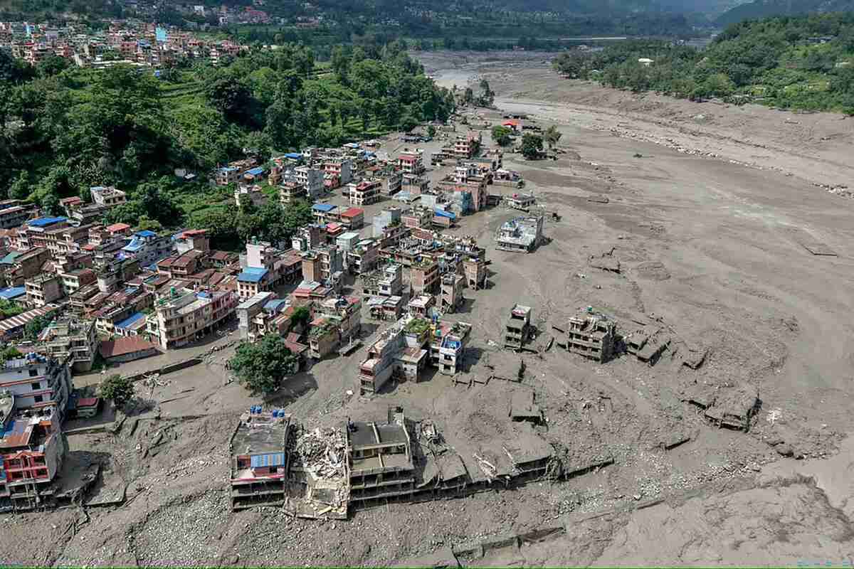 ネパールで洪水、観光客380人超不明 8人死亡、発電所も損壊