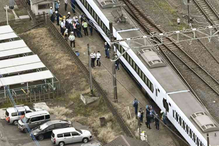 《「ドーン！！」と衝突音》「かなり凄惨な現場になっているだろうと…」東武鉄道4人死亡、現場にいたタクシー運転手が明かした「異例の特急列車事故」の現場（NEWSポストセブン） - Yahoo!ニュース
