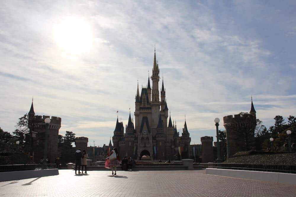値上げディズニーの「オワコン化」が始まった　「子ども200万人減」の裏で増える40代以上の来園者: J-CAST ニュース【全文表示】