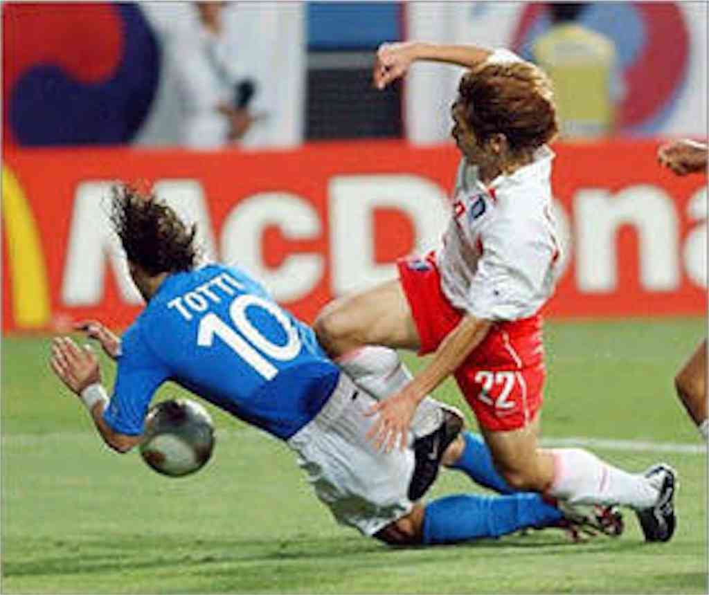 激震!韓国サッカー協会が15年前にW杯予選などで「外国人審判を性的接待していた」疑惑のスキャンダルが発覚!7試合20人が対象で日本人審判が含まれていたとの指摘も…