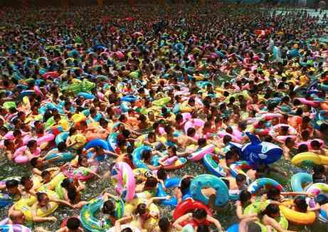 全国各地から涼を求めて… 暑さも行列も“夏の思い出”に ｢大きいプールを楽しんでほしかった｣ 車で6時間かけて来た家族も 三重･桑名市のナガシマジャンボ海水プール