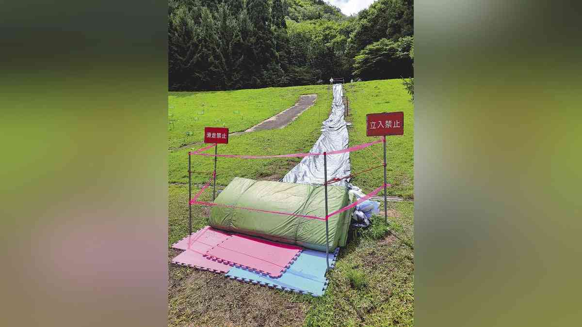 「危ない」と言いながら滑り降りた児童と衝突…島根のウォータースライダー、小３死亡 : 読売新聞