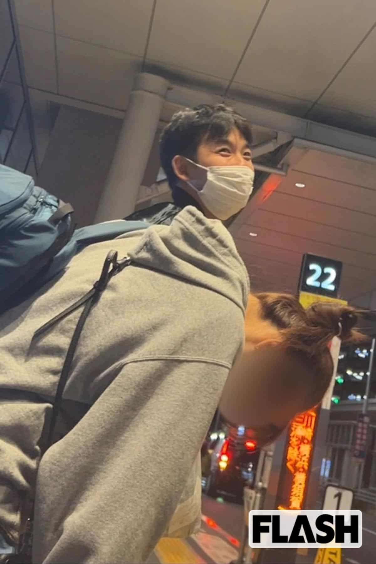 仲野太賀「台湾旅行」から美女と帰国姿を発見！ “お泊まり相手”木竜麻生ではない女性の正体