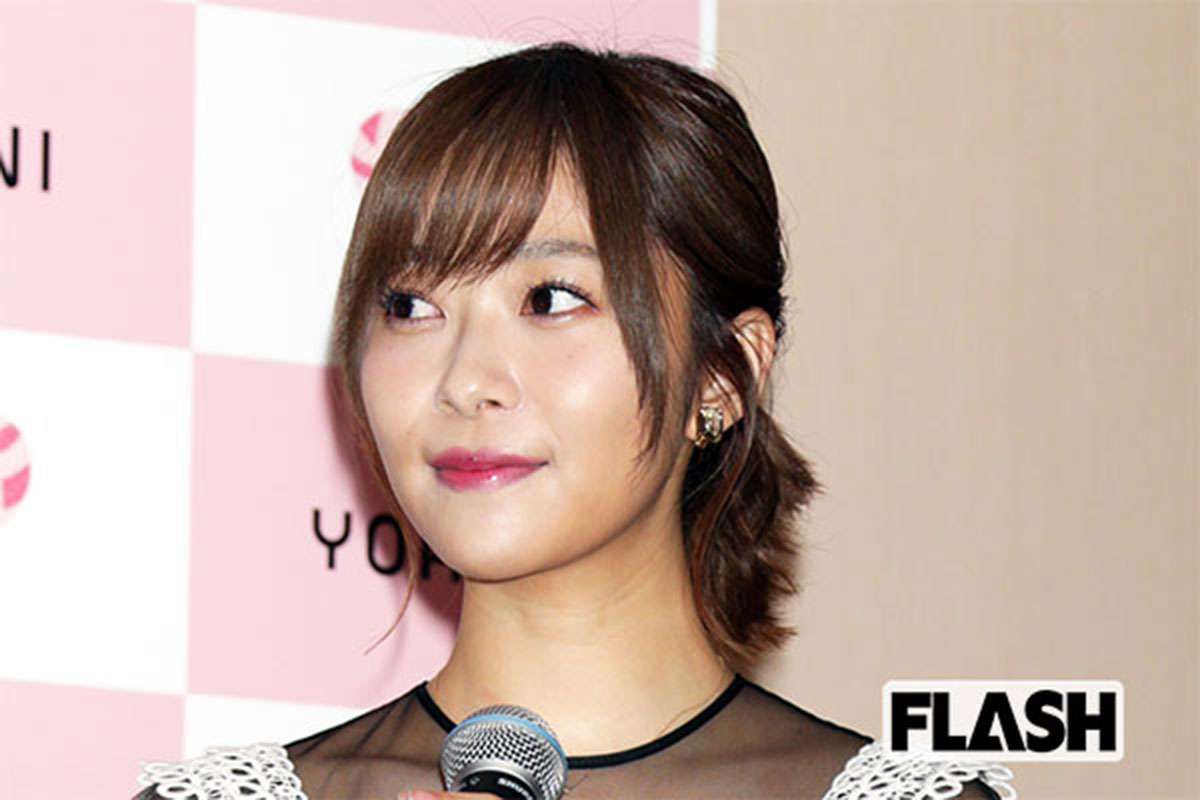=LOVE野口衣織、韓国で見せた“ずり落ち風デニム”私服姿…音楽番組での衣装とのギャップにファン騒然 | Smart FLASH/スマフラ[光文社週刊誌]