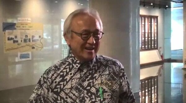 「ネパールは天国だった」海外出張から帰国の蔵内勇夫議長が発言　福岡県議会に姿見せる　“金銭授受”疑惑は第三者委員会設置へ｜FNNプライムオンライン