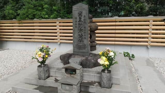平将門の首塚で石碑によじ登る迷惑配信　所属団体から脱退処分、まさかの「999年BAN」（J-CASTニュース） - Yahoo!ニュース