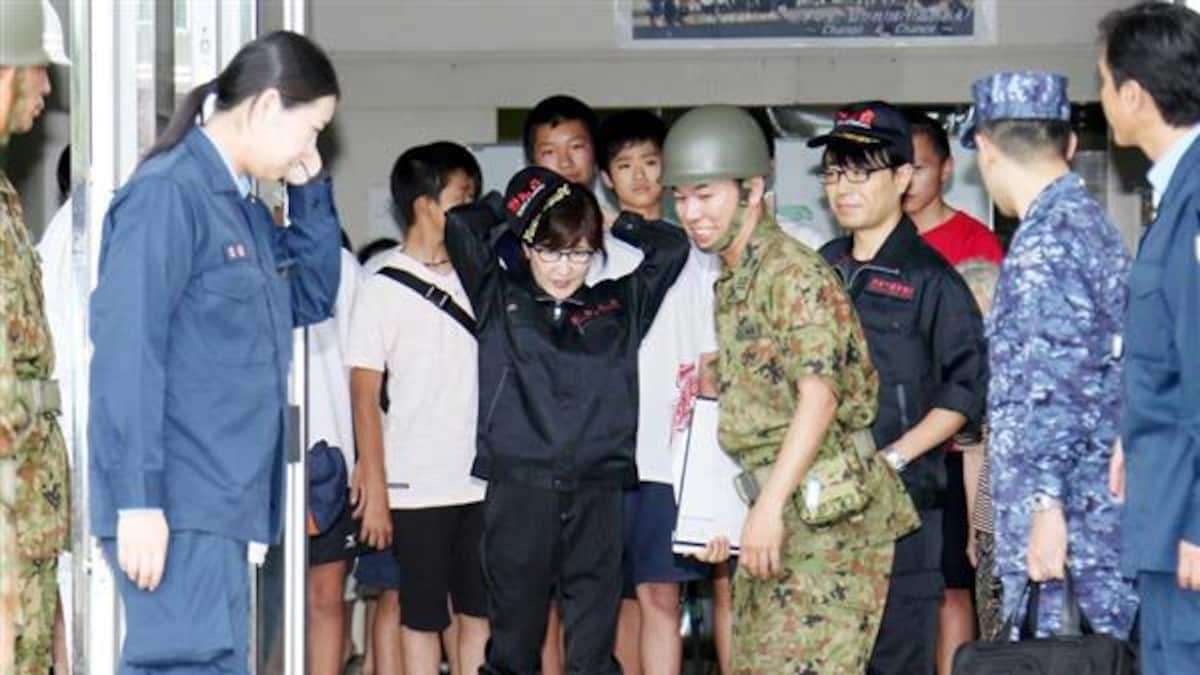 【政論】稲田朋美防衛相よ、一体誰のための被災地視察なのか？　激励は自衛隊員の心に響いたか？（1/2ページ） - 産経ニュース