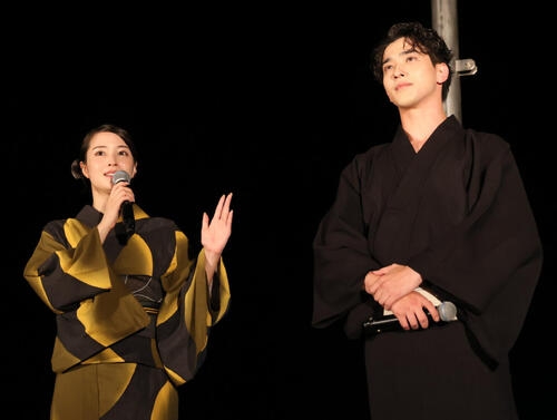 映画「汝、星のごとく」ダブル主演横浜流星＆広瀬すずが撮影地の今治に凱旋 - シネマ : 日刊スポーツ