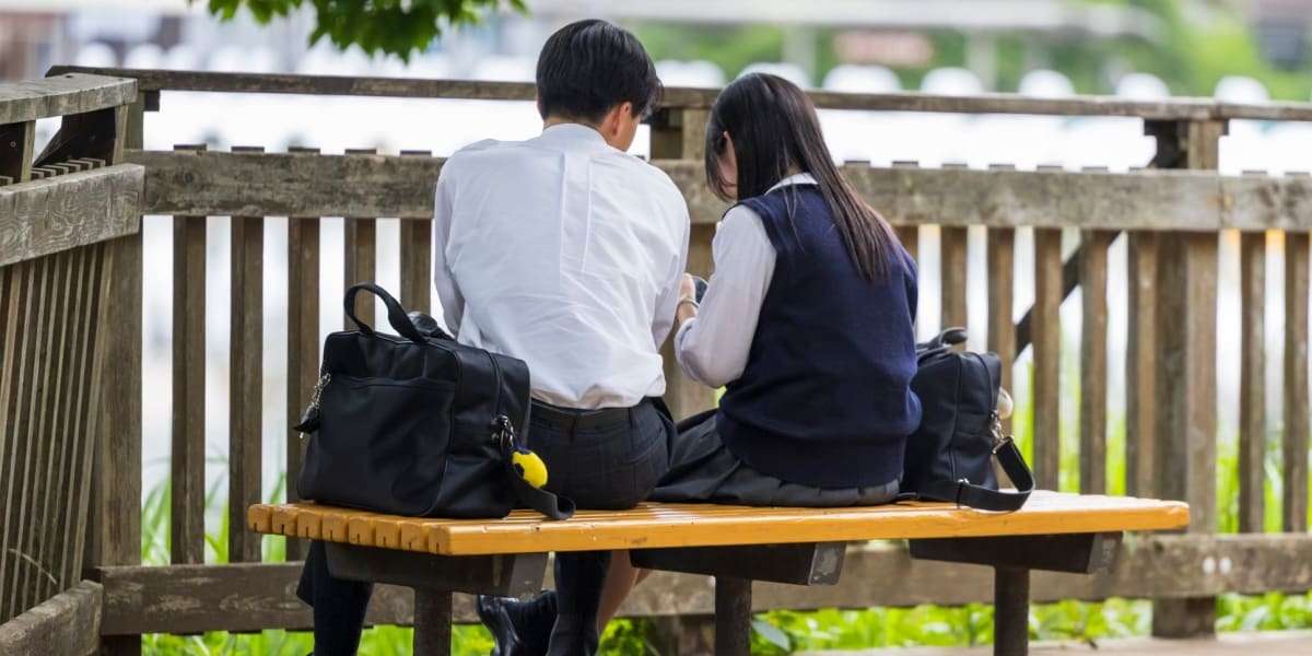「ディズニーで彼女とホテルに泊まる」 高校生息子に「同意書へサインして」と言われた母親の悩み、未成年だけの宿泊リスクは？ - 弁護士ドットコム