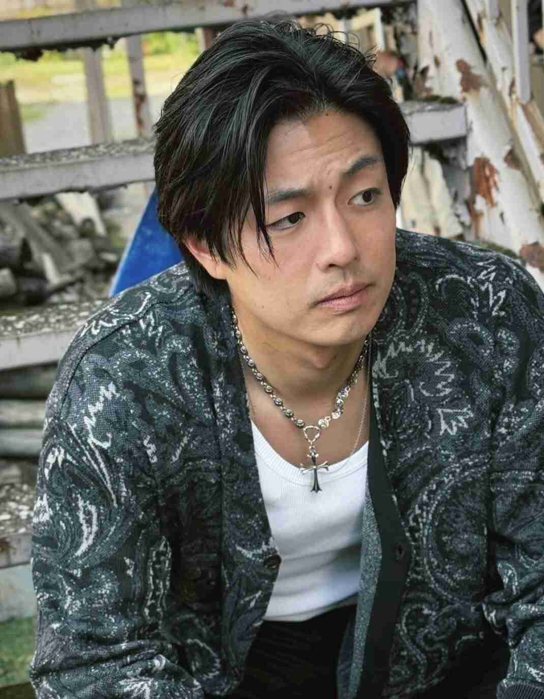34歳俳優、名前の由来は“父が歌う有名CMソング”。悪役もこなすフレキシブルな役作りで話題作に続々出演 | 女子SPA！