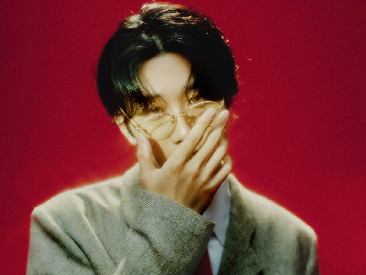 AKASAKI、初のワールドツアーが「諸般の事情」で全公演中止に 公式サイトで発表