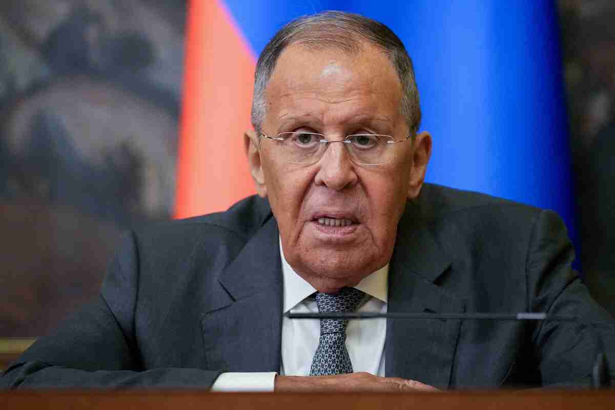 ロシア外相、日本大使に出頭要請　プーチン氏北方領土訪問への抗議受け（時事通信） - Yahoo!ニュース