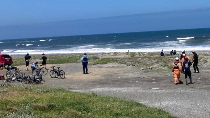 【速報・追記あり】「18歳の男性が遊泳中にいなくなった」海で3年生の男子高校生が行方不明　友人9人と遊泳中に…　青森県おいらせ町