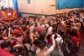 多摩川で「トマト祭り」模倣イベント　河川敷が真っ赤に染まるのか