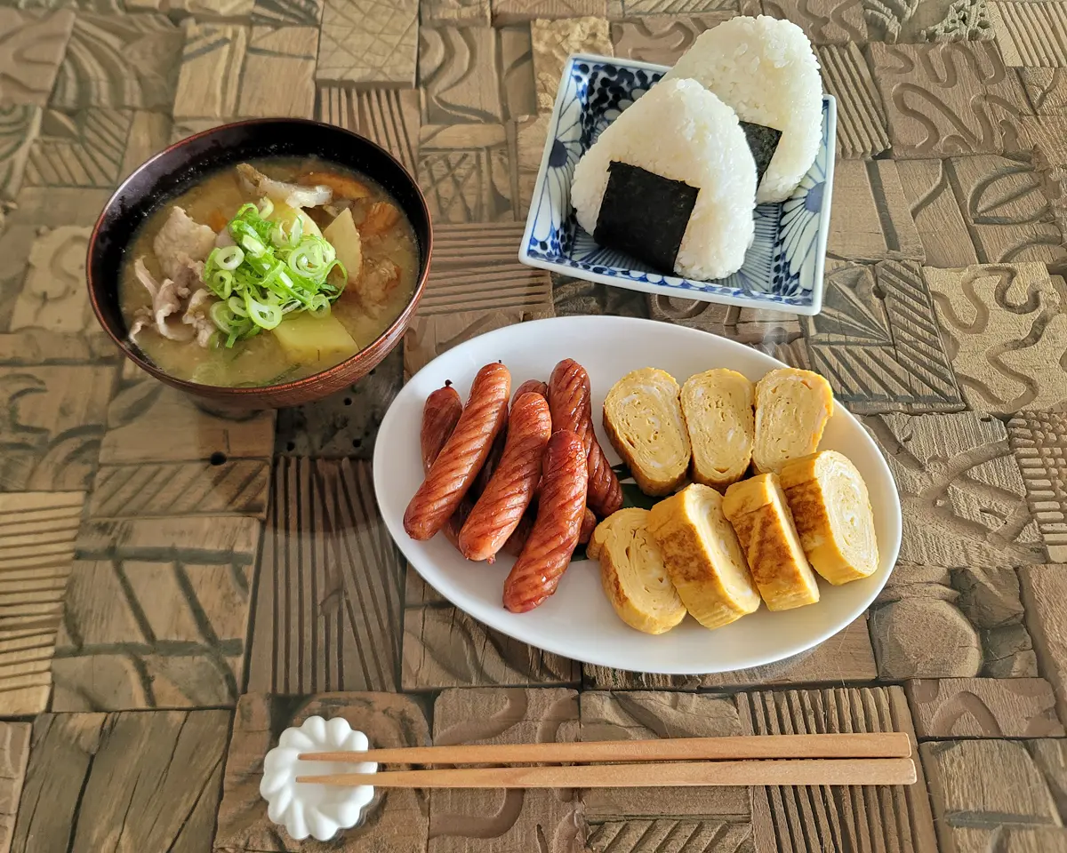 丁寧に食事