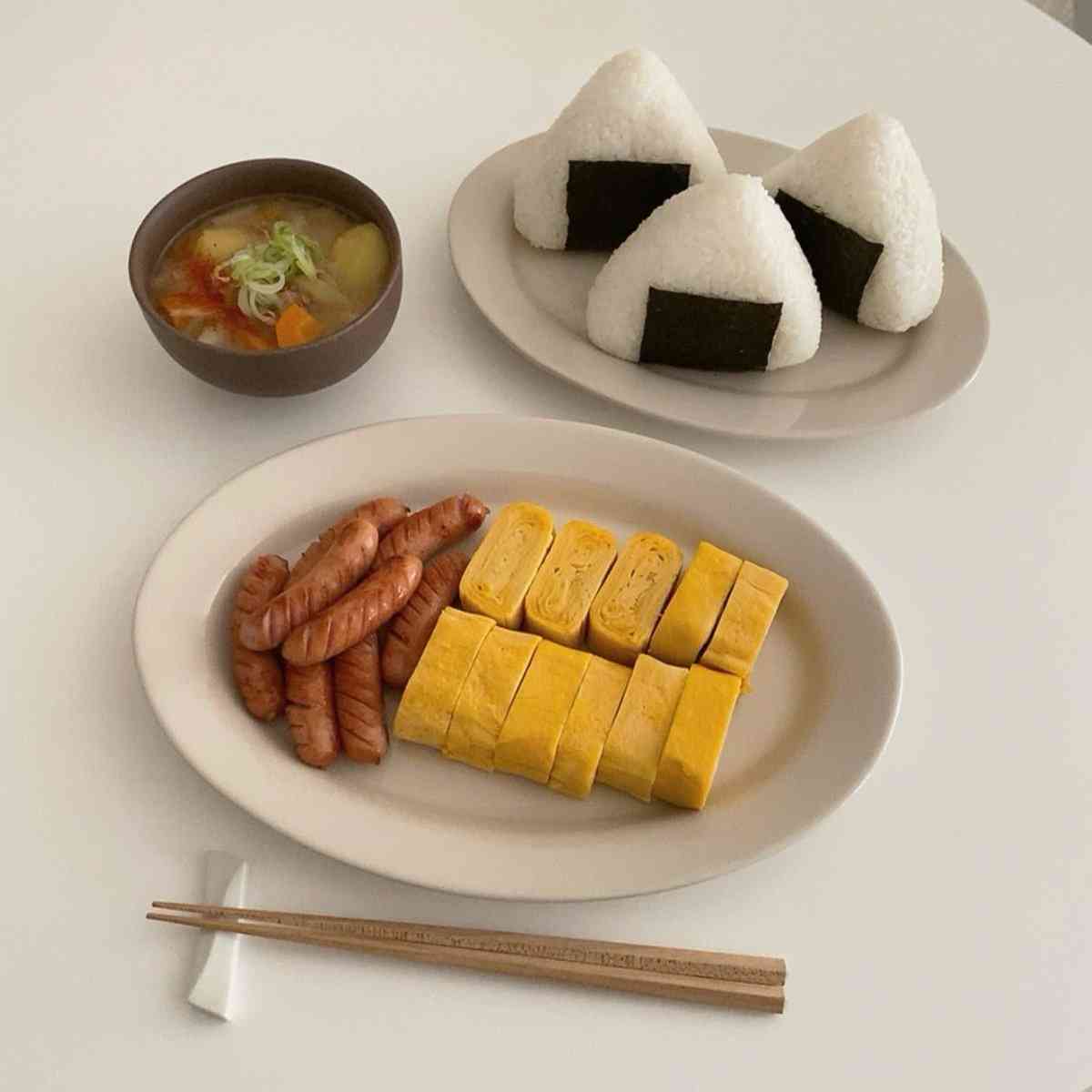 丁寧に食事