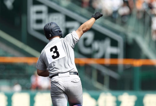 【甲子園】青森山田「スイーツ男子」原田純希８強導く特大弾「チョコ食べるよりホームランが幸せ」 - 高校野球夏の甲子園 : 日刊スポーツ