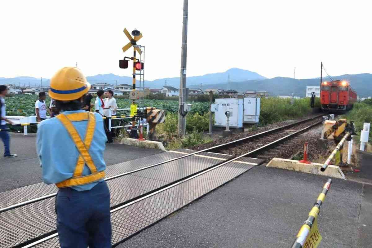 JR高徳線の踏切で交通事故　池谷ー徳島駅間で一時運転見合わせ｜徳島の話題｜徳島ニュース｜徳島新聞デジタル
