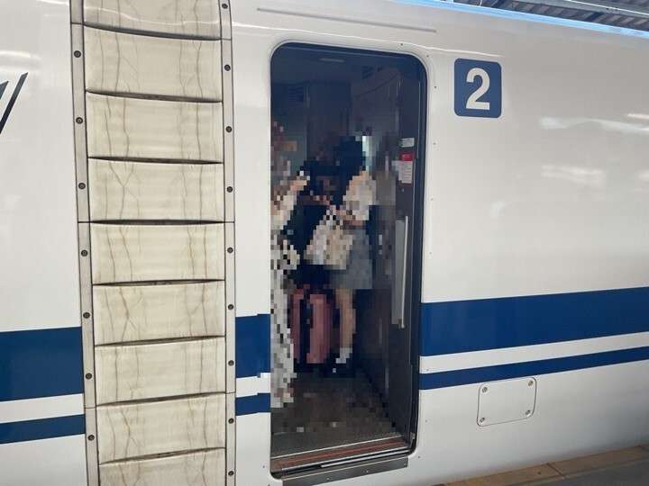 「東海道新幹線」自由席満席でデッキ立ち続出、利用者は「座れない」など不満(2026/08/08)｜SNSのバズまとめ - Yahoo!リアルタイム検索