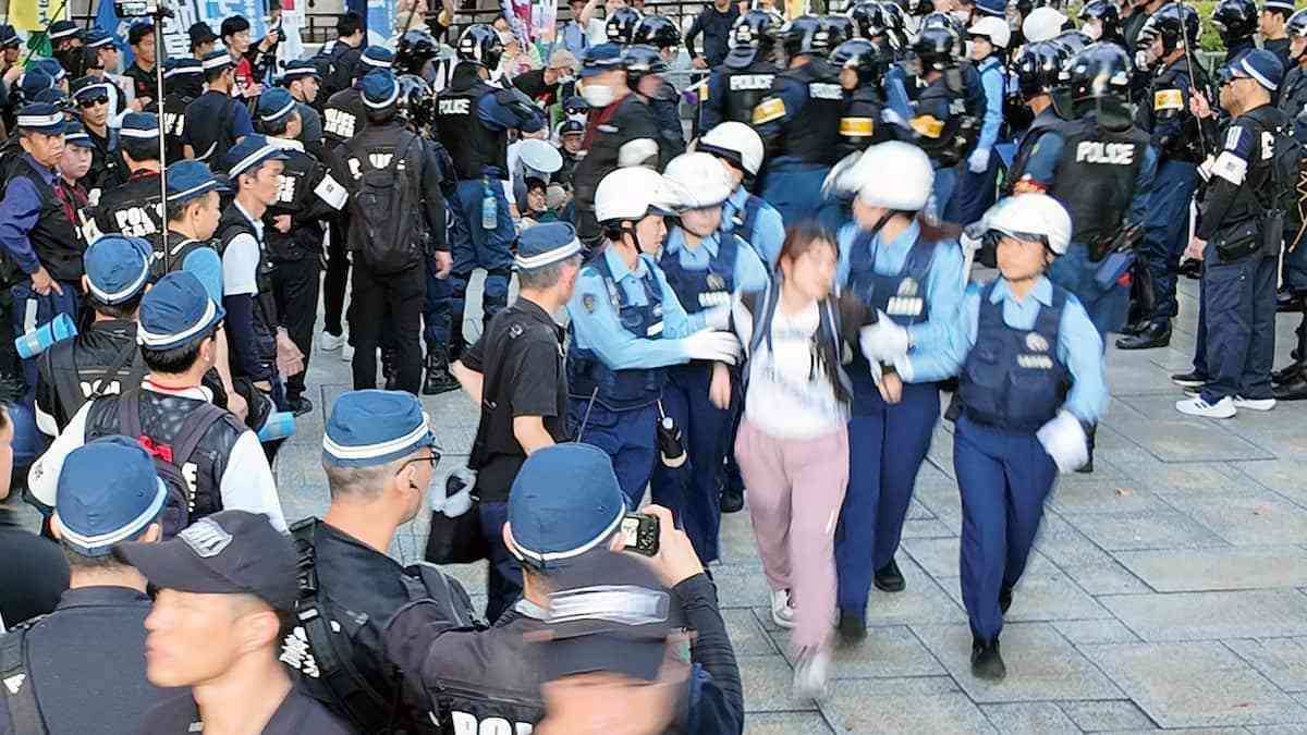 原爆ドーム前から排除の女性活動家「来年も座り込む」　中核派から分裂後、初の目立つ活動 - 産経ニュース