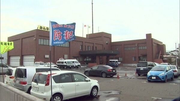 “草野球の試合中”「殴る蹴るの暴行を受けた」チームメートの地方公務員の35歳男を傷害の疑いで逮捕―被害男性の言動に激高し犯行に及んだか〈北海道函館市〉｜FNNプライムオンライン