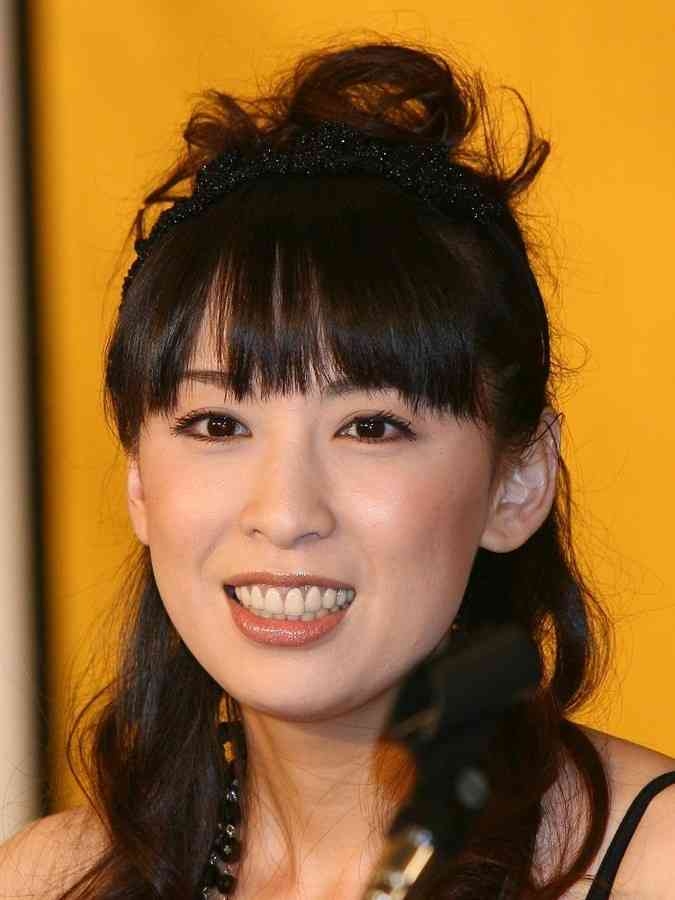 雛形あきこ、イケメン夫の異常な愛　雛形の下着を全部チョイス、風呂上がりも…。