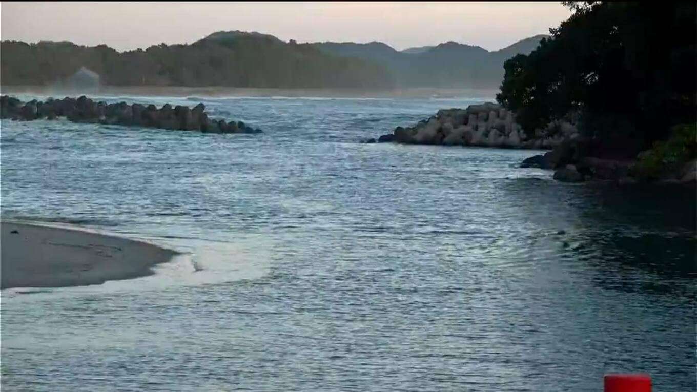 いちき串木野市の海岸で中学・高校生4人が流され1人救助も3人行方不明　鹿児島