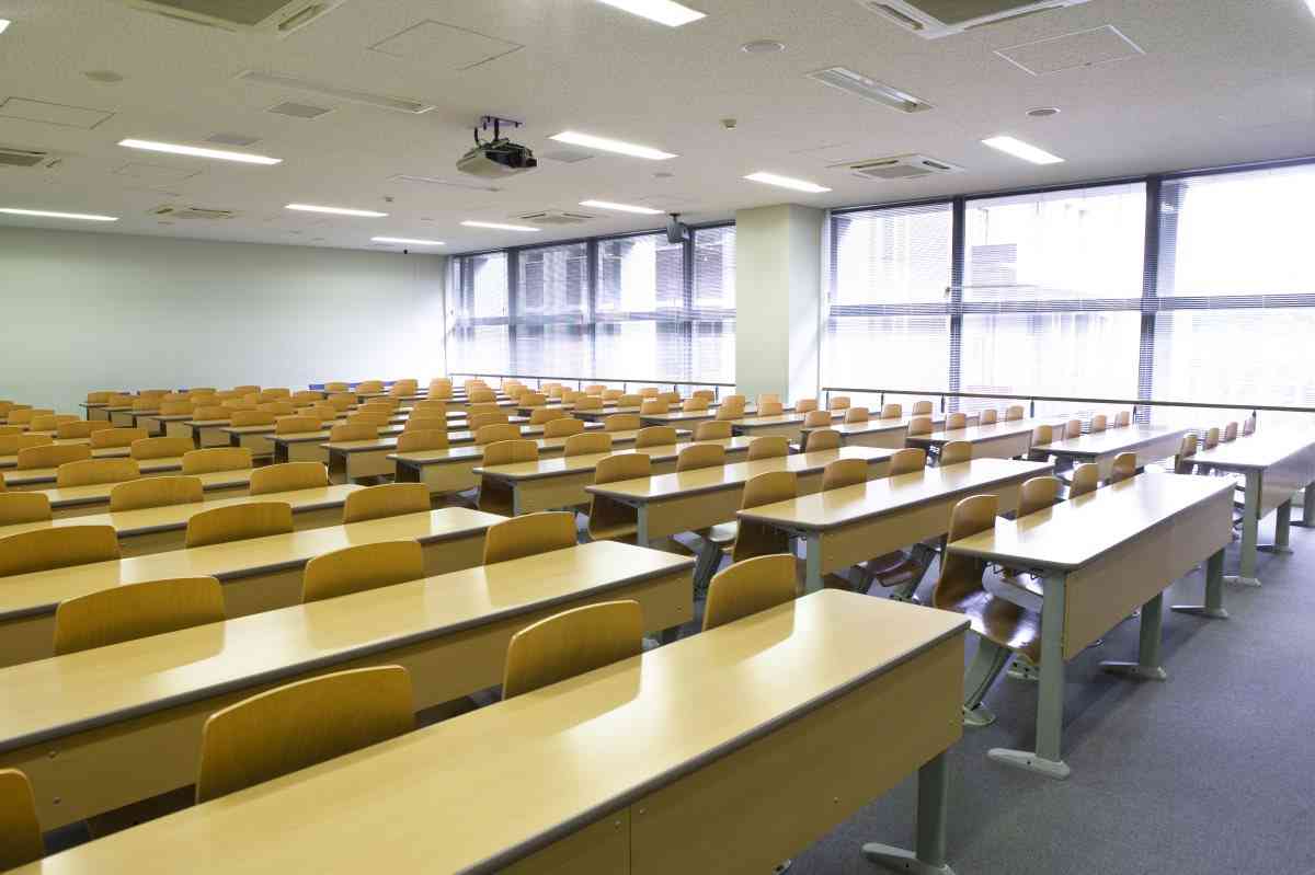 「元カレや嫌いな子がいるのでゼミに出たくない」「就活セミナーで休むので出席扱いでお願いします」エスカレートする大学生の“個別対応要求”に教員たちの困惑と愚痴 | マネーポストWEB