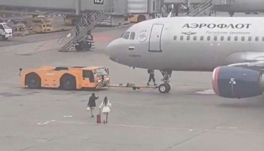 ロシアの空港で飛行機に乗り遅れ駐機場に侵入…「止まれ」と手を振った女性ら（中央日報日本語版） - Yahoo!ニュース
