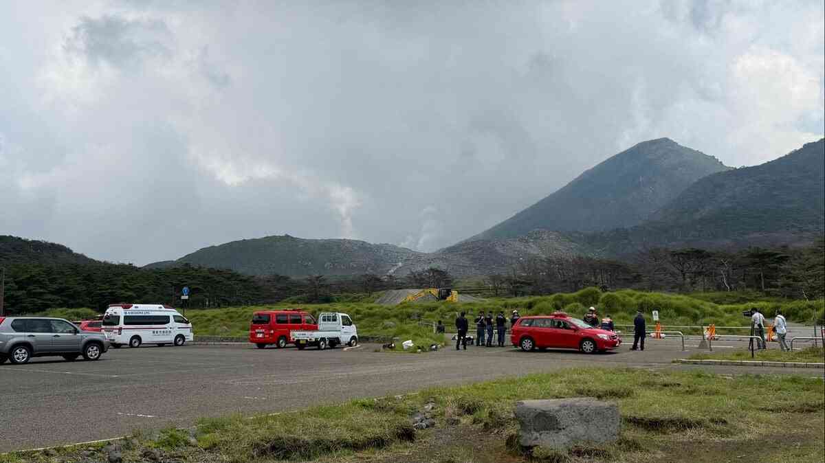 韓国岳で滑落か　ペルセウス座流星群の観測ツアー参加者の男性(70代)を捜索　火口内に倒れている人を発見 | MRTニュース ｜ ＭＲＴ宮崎放送
